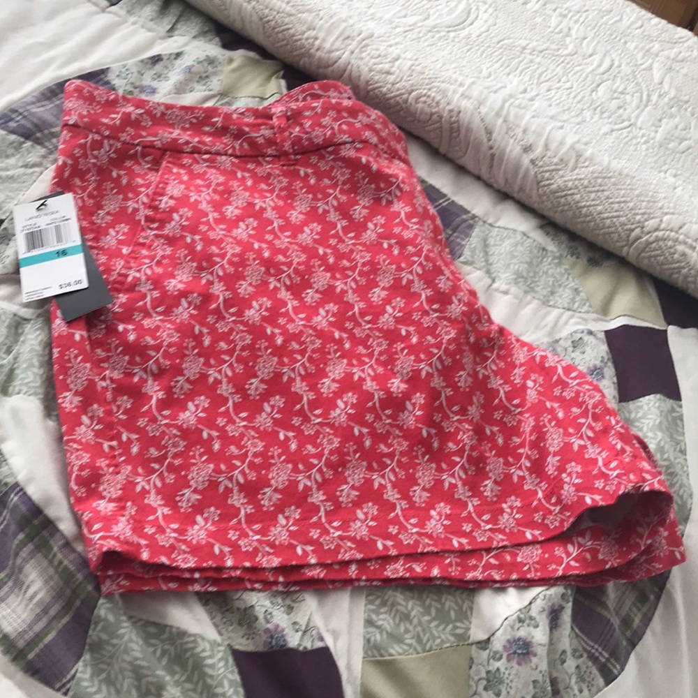 Red floral shorts Land’ N Sea